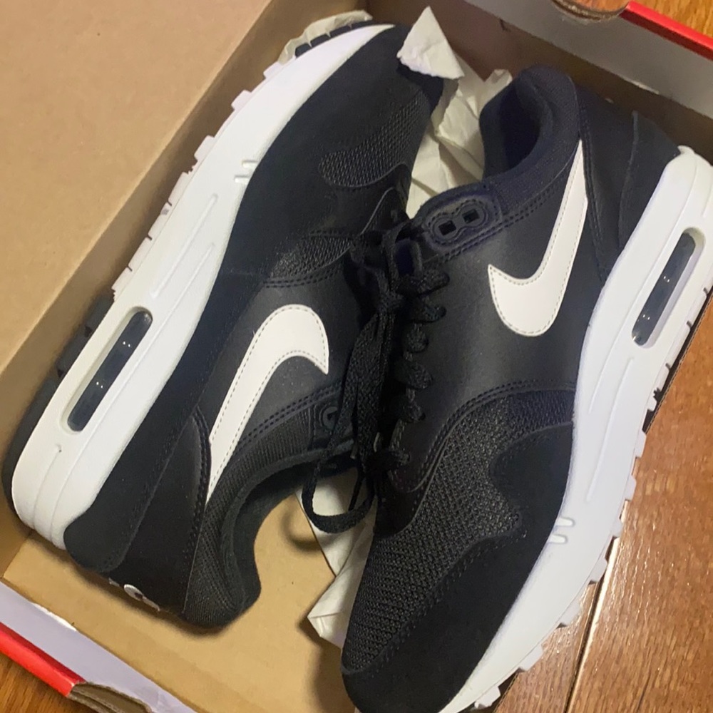 BRAND NEW AIRMAX 1